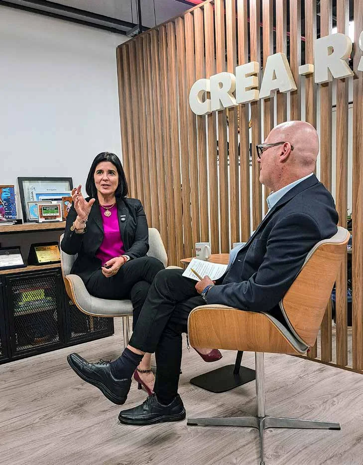 Nanci Walter conversa com o entrevistador