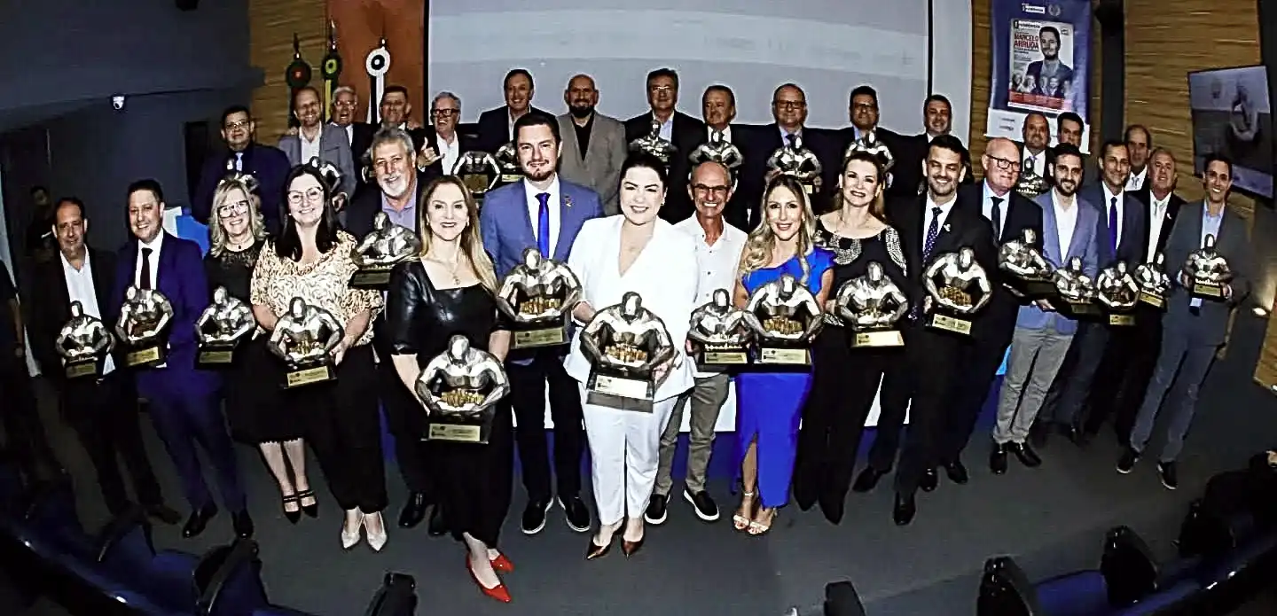Entrega do troféu Mérito Prefeitos RS Em Evidência marca os 15 anos da Revista Em Evidência