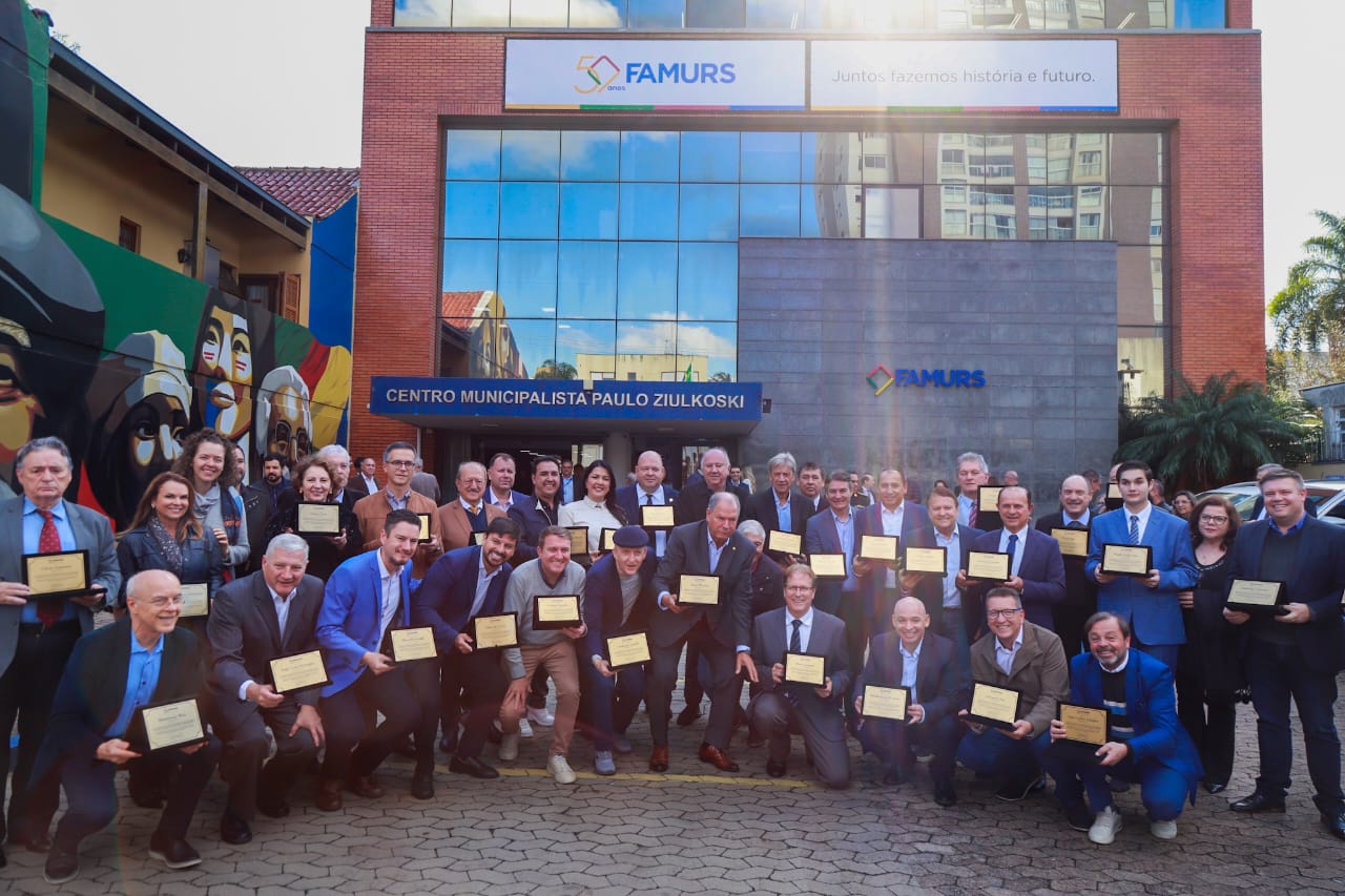 Famurs celebra 50 anos com homenagens a ex-presidentes e lançamento de livro histórico